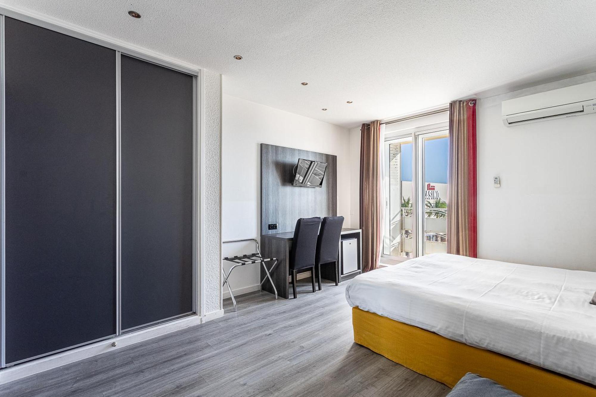 De La Baie Hotel 3*