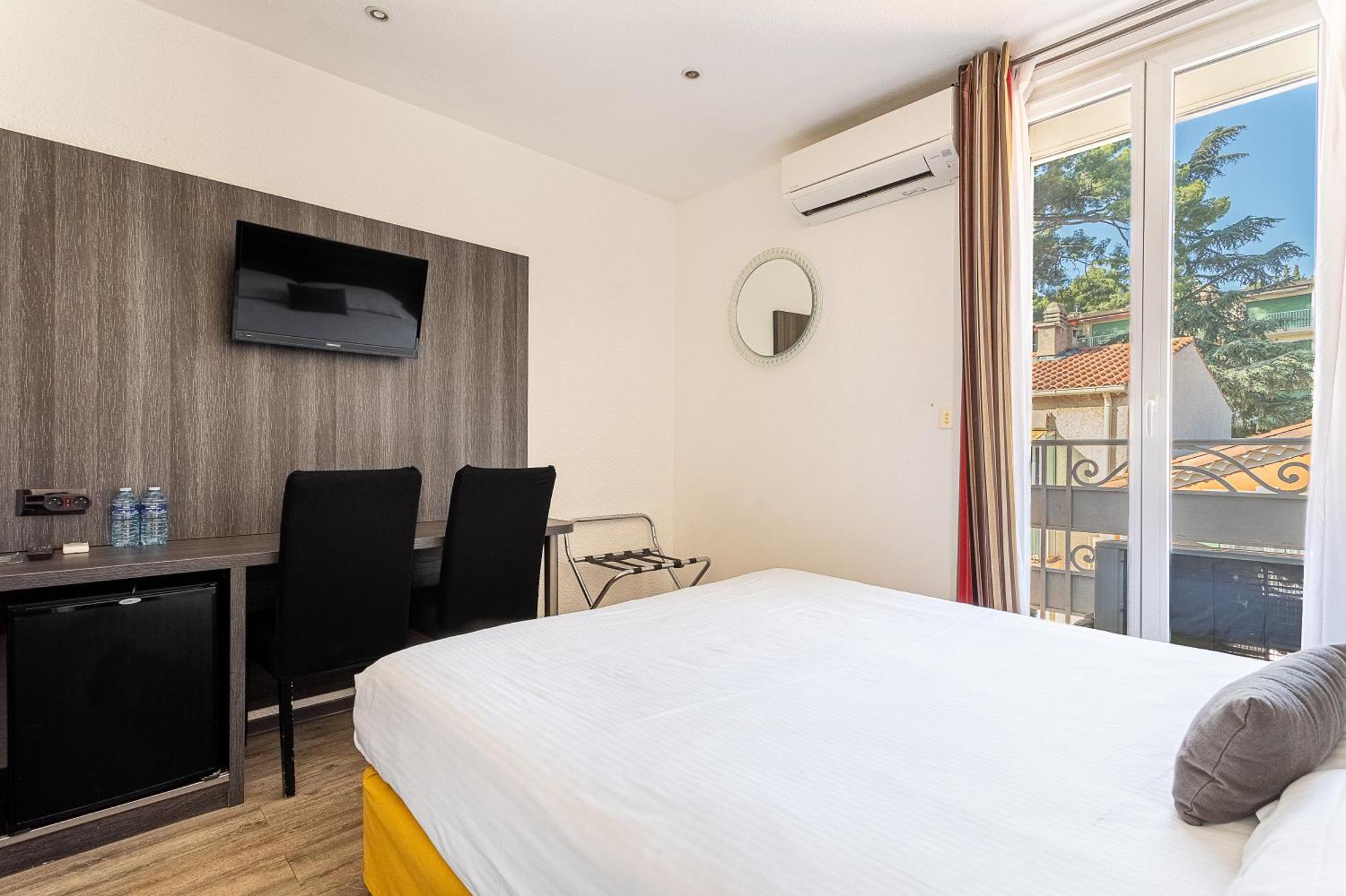 De La Baie Hotel 3*