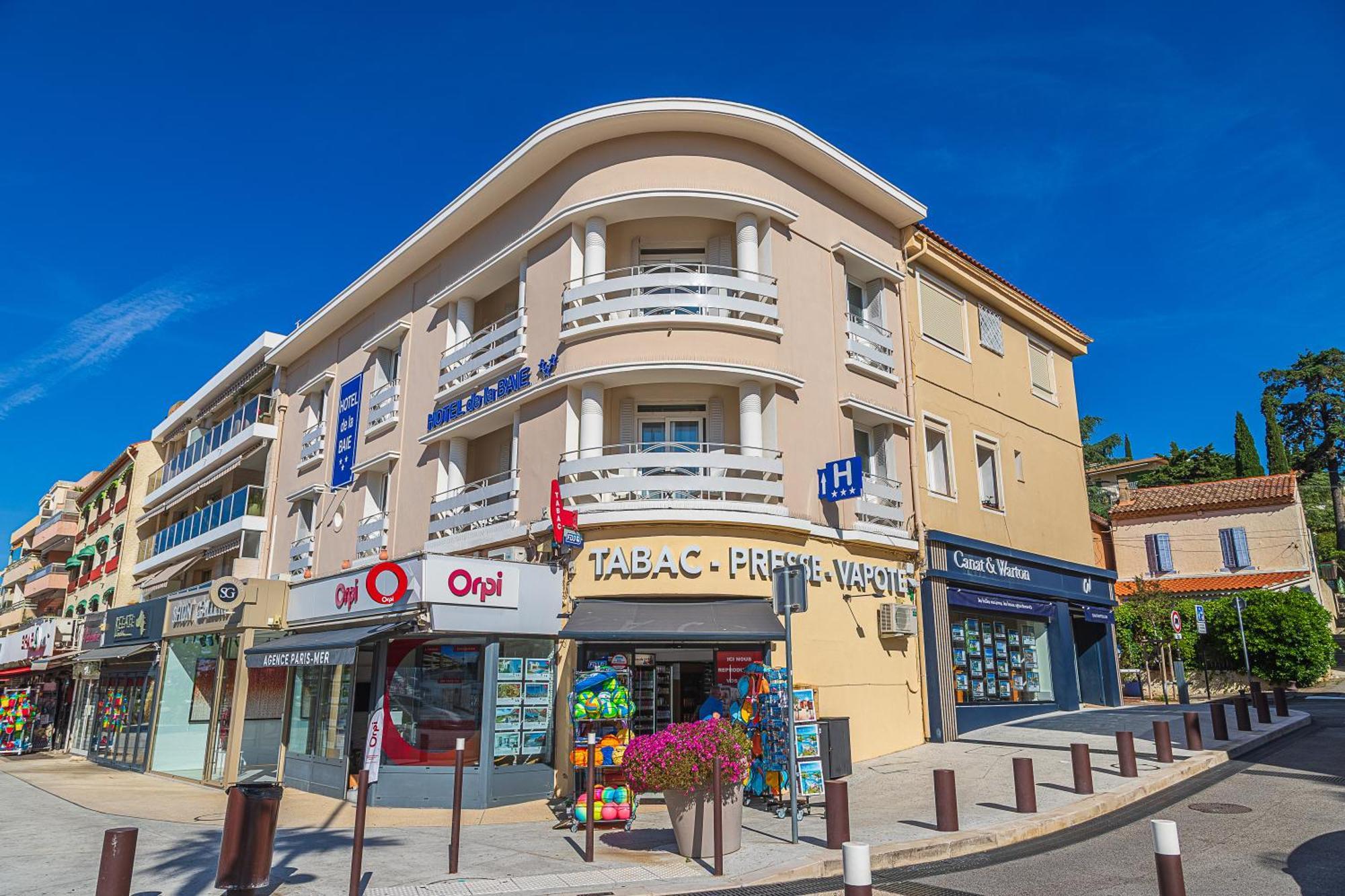 De La Baie 3*